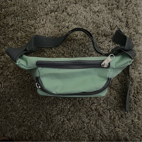 Everest Fanny Pack/Belt Bag - Picture 2 of 2